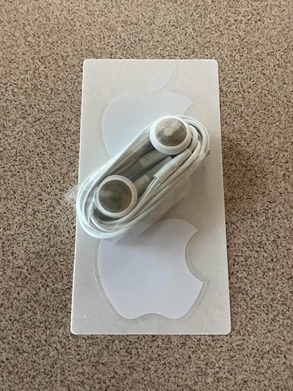 Apple iPhone Wired Earbuds  with Stereo Plug - New!